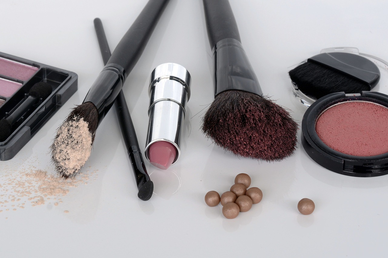 Kosmetyki – na co zwracać uwagę i gdzie kupować?